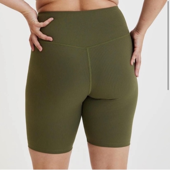 Girlfriend Collective Rib High Rise Bike Short - Picture 3 of 7